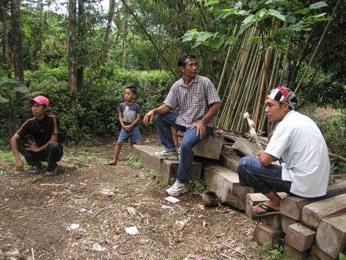 junge Männer am Gunung Agung