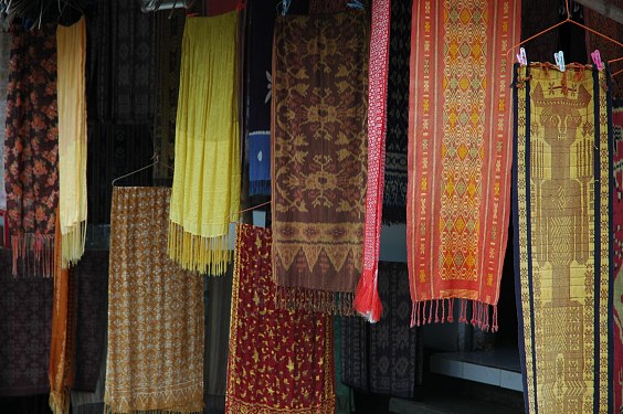 Sarongs und Ikats