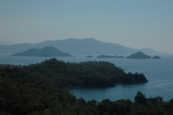 Weil dieses Bild von einem offiziellen Parkplatz aus gemacht wurde, kennt den Anblick wahrscheinlich jeder Lykien-Tourist.
