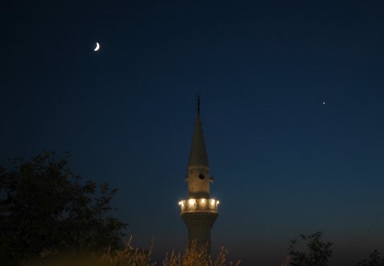 Hundert Prozent t&uuml;rkisch. Halbmond, Stern und Moschee.