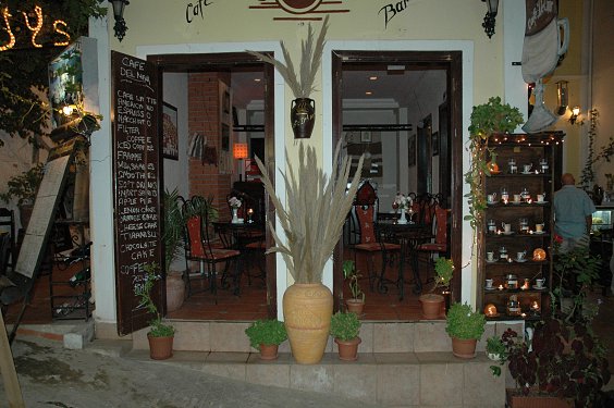 schnuckelige Restaurants laden zum Essen ein.