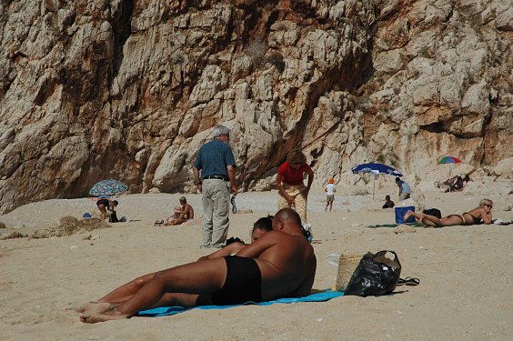 Gegen 11 Uhr waren dann auch ein paar andere G&auml;ste am Strand. Wir haben dann bald Platz gemacht. 