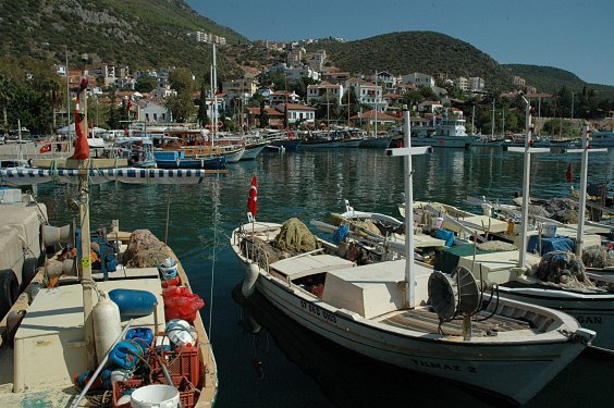 KaS sieht mit seinem kleinen Hafen zauberhaft aus. Es war auch der einzige Ort, wo man von den H&auml;ndlern angemacht wurde und wo man im Restaurant f&uuml;r die Toilette zahlen durfte. Das war zu viel des Guten. Nach einem Kahve zogen wir weiter.