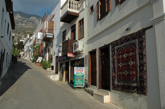In den Gassen von Kalkan ist es zwar etwas &uuml;berteuert, aber entspannend. Jedenfalls im Oktober.