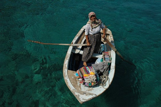Merhaba Teyze. Was verkaufen Sie denn Sch&ouml;nes?