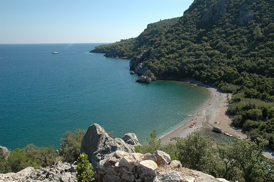 Wenn man von der Akropolis nach rechts schaut sieht man, wo der Flu&szlig; ins Meer flie&szlig;t