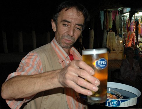 Buyurun. Bir Efes. Serefe!