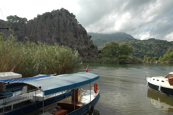 Vom Zentrum flu&szlig;aufw&auml;rts gibt es beschauliche Bootsanlegestellen zu entdecken.