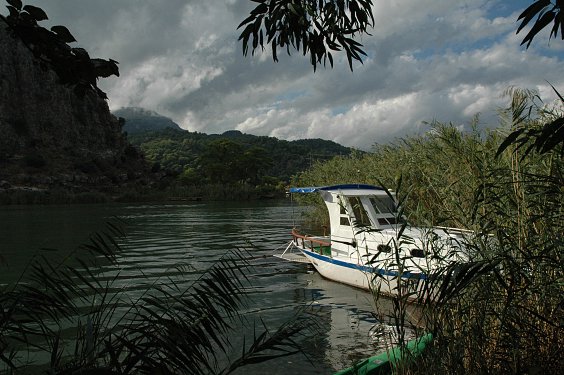 Ein Blick in des ruhig dahintreibenden Dalyan wirkt entspannend.
