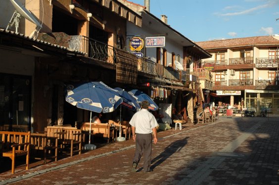 In der Touristenmeile von Dalyan ist es morgens noch ganz ruhig.