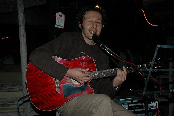 Amore, Amore, Amoooore!!! sang der nette Gitarrist im Caretta-Caretta-Restaurant.