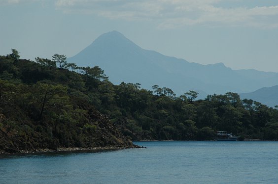 Einsame Buchten laden immer wieder zum Verweilen ein.