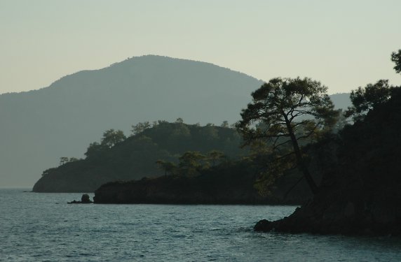 Halbinseln im Gegenlicht.