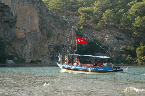 An der Stelle, wo der Dalyan ins Meer flie&szlig;t gibt es leichte Stromschnellen.