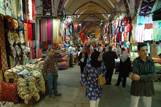 4500 L&auml;den gibt es im Gro&szlig;en Bazar