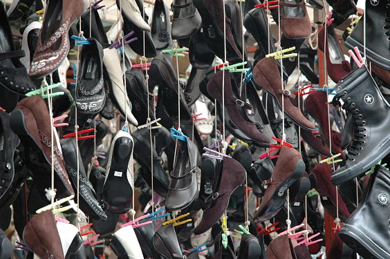 Was f&uuml;r eine Arbeit, die Schuhe jeden Tag neu aufzuh&auml;ngen!