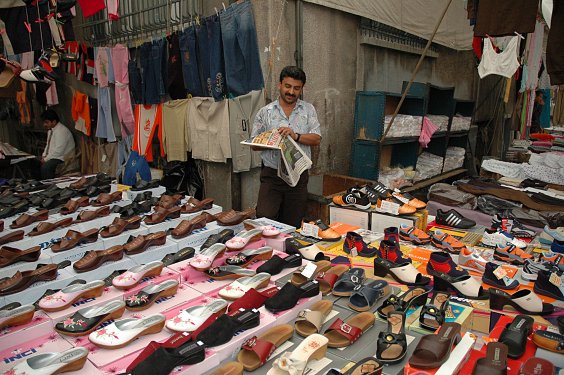 Seht ihr den Adidas-Schuh? Seit wann hat der vier Streifen?