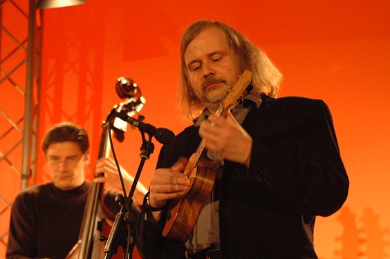 Helmut auf der Ukulele und Wolfgang beim weihnachtlichen Duett