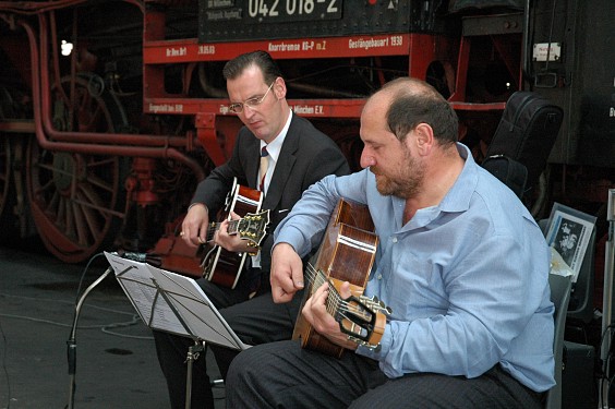 Axel Schuch aus Augsburg und Roland Schrüfer aus Nürnberg spielen Swing 42